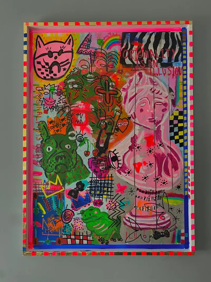 Tableau techniques mixtes coloré avec buste rose, bouledogue vert et les mots Originality is an illusion